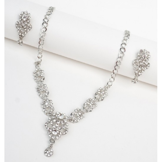 Exquisite White Silver Stud Earrings Necklace Set