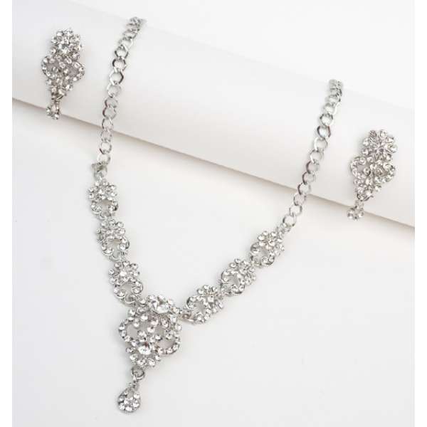 Exquisite White Silver Stud Earrings Necklace Set